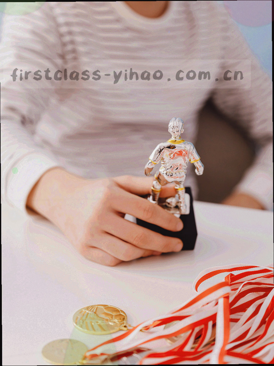 手机屏幕展示客户端更新说明页面的近景